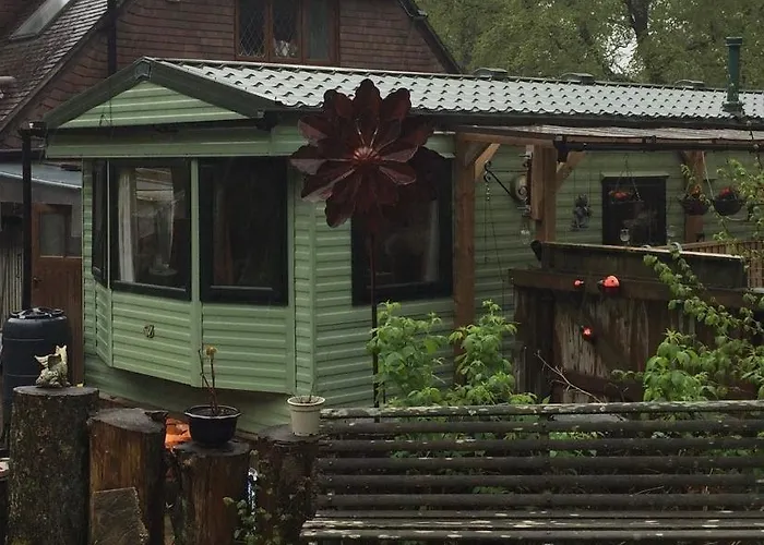 Secluded Woodland Hideaway - 2 Bed With Private Parking