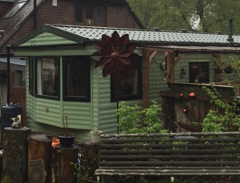 Secluded Woodland Hideaway - 2 Bed With Private Parking Holiday home Emsworth